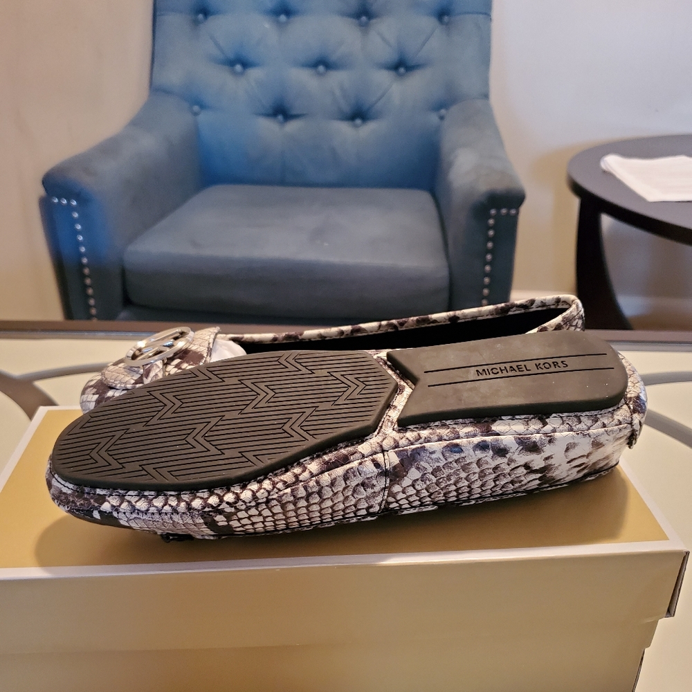 Women's Micheal Kors flats